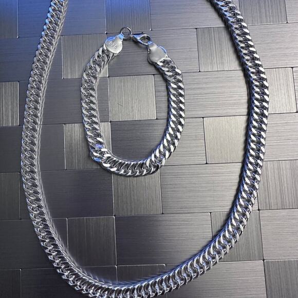 This stunning jewelry set features a 925 sterling silver necklace and an 7-inch - Picture 7 of 7